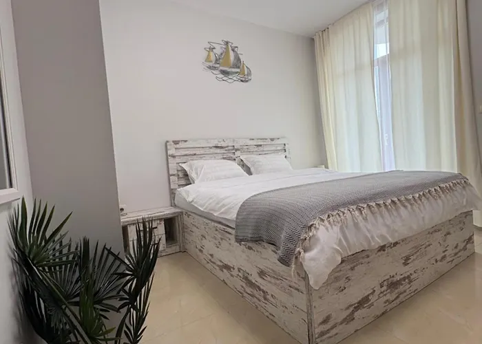 градина луксозен Lejlighed Chernomorets